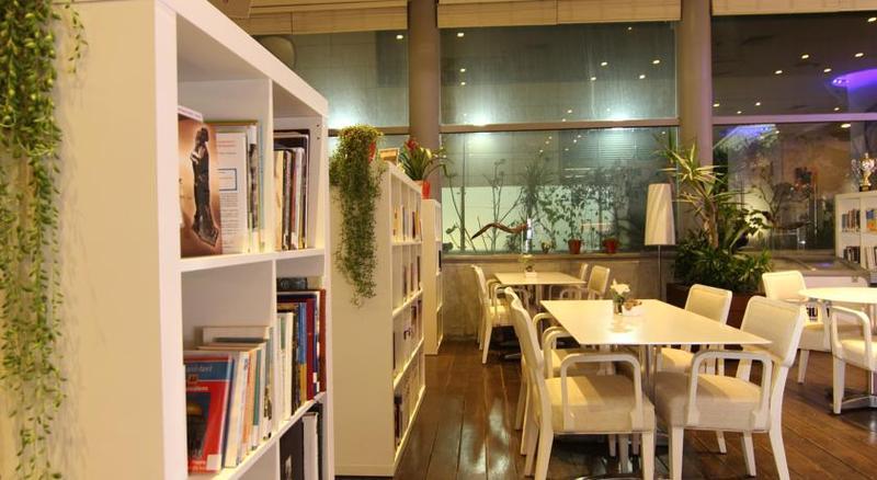Poli Urban By Afi Hotel